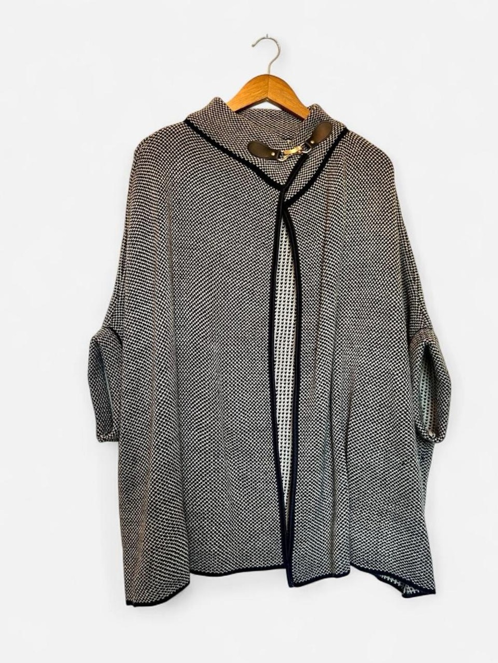 Black & White Open-Front Women's Slouchy Sweater Poncho